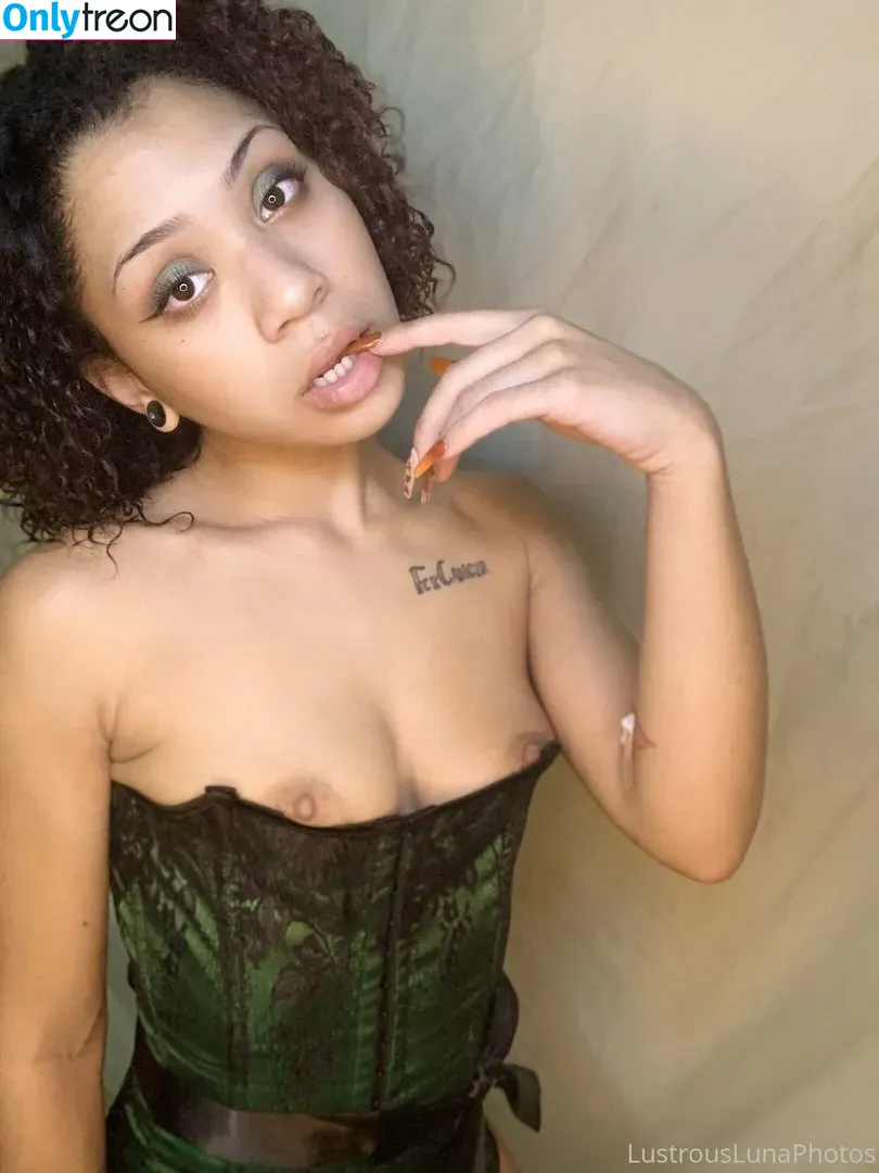 The Lovely Luna nude photo #0048 (Lustrous Luna / lunagonewild / lunaslilpiggies / xo_lovelyluna)