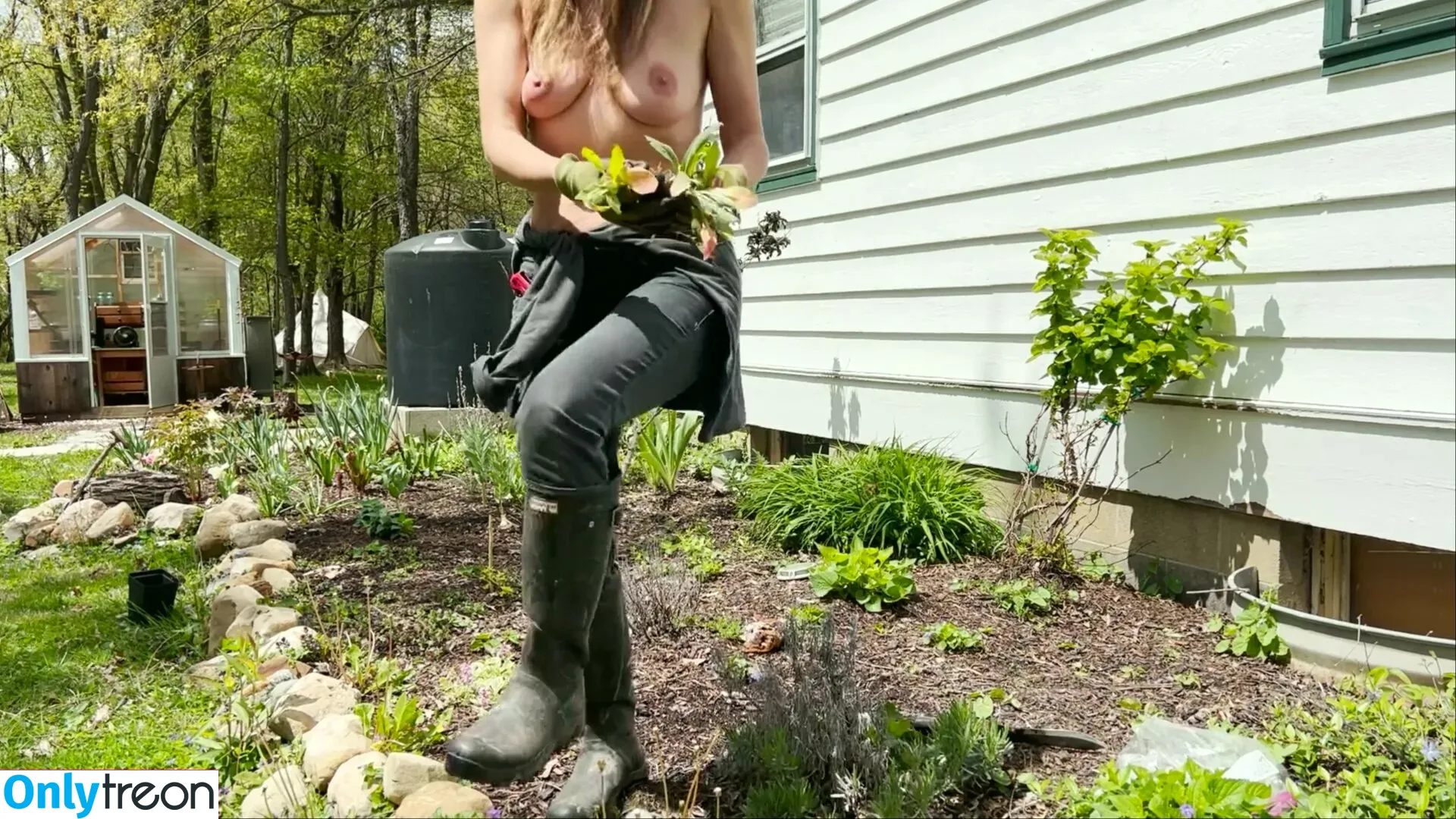 The Naked Gardener nude photo #0014 (nakedgardener / the_naked_gardener / thenakedgardener_official)