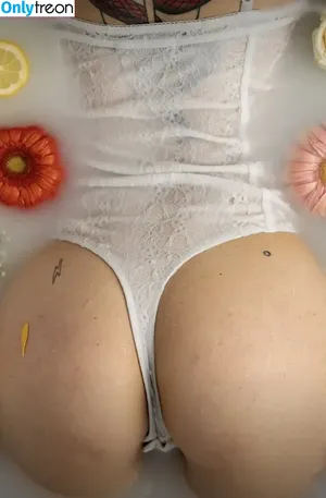  nude photo #0009