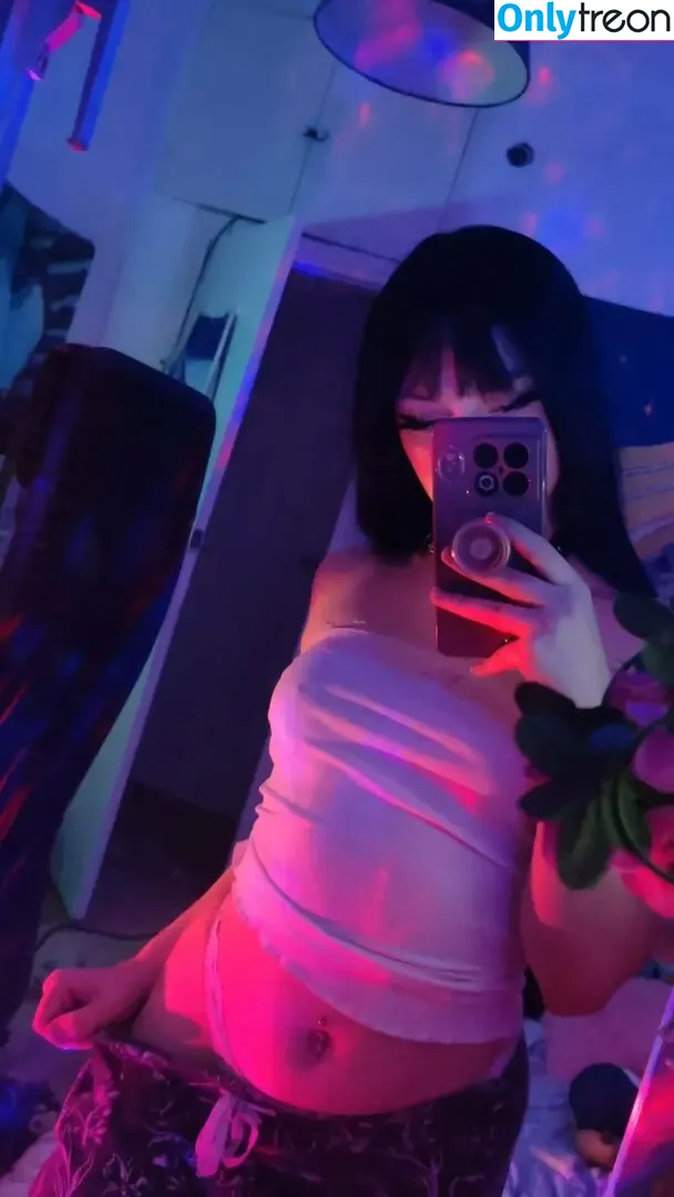 theakaleina nude photo #0214 (theakaleina)