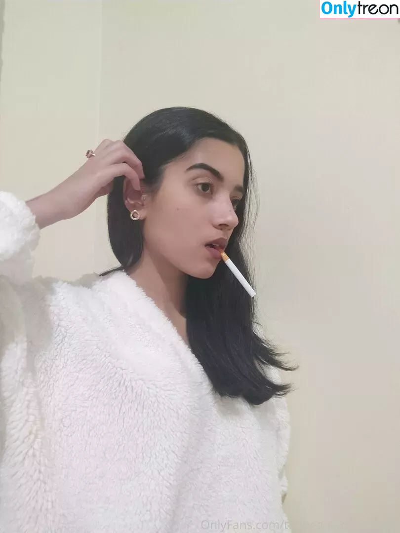 thebeautyofsmoking nude photo #0008 (the_beauty_of_smoking)