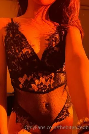 thebitesizedbitch / thebitesizedb nude photo #0005