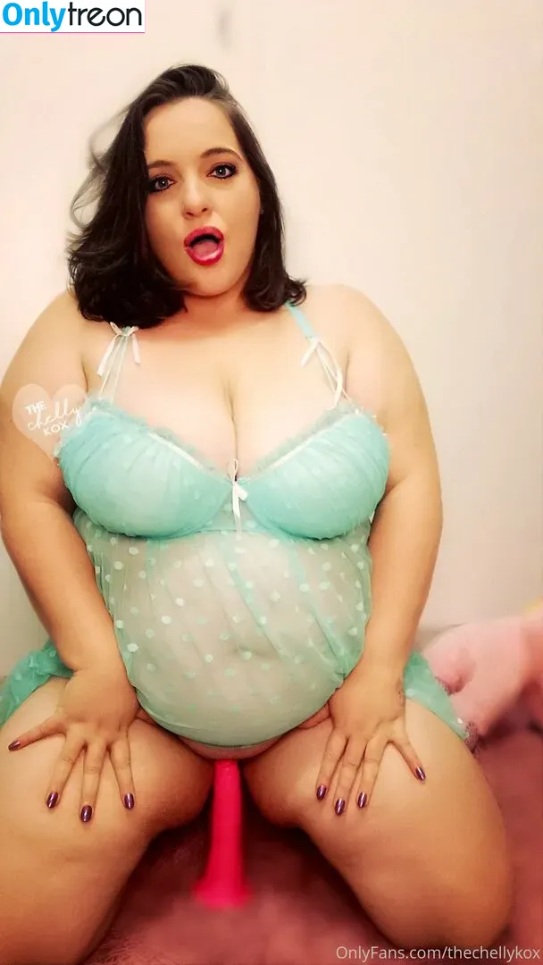 thechellykox nude photo #0026 (thebbwbarbie)