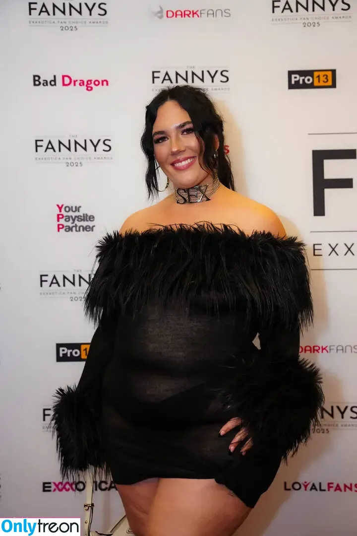 Thecurvyfoxx голая photo #0045 (Alex Blair / Itsalexblair / alexblairmusic)