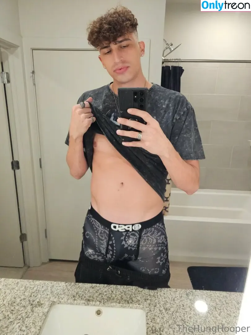 thehunghooper nude photo #0056 (hung_huge)