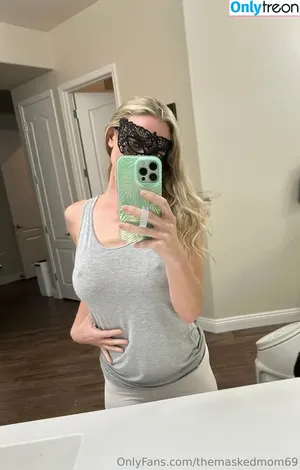 themaskedmom69 / The_Masked_Mom / realmrsmolly / themaskedmomvip / themennonitemom nude photo #0010