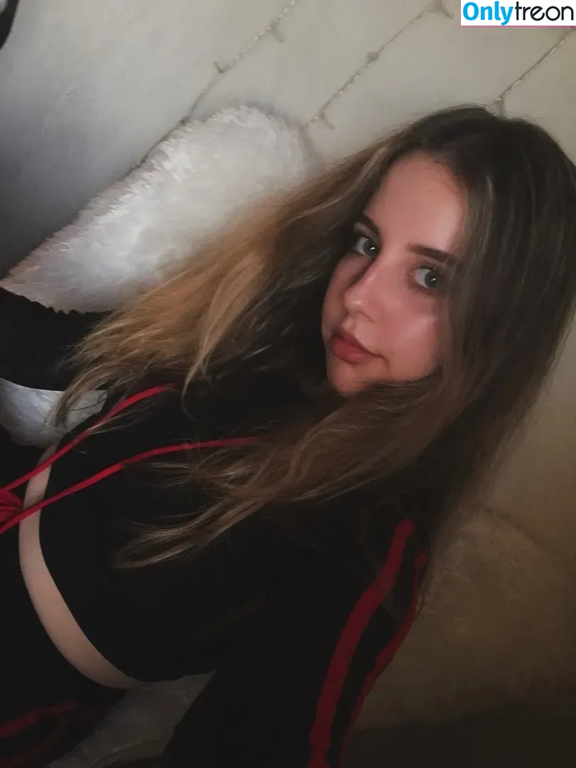 Themissviolette nude photo #0006 (Themissviolette)