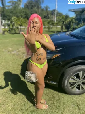 Theoriginalyann / 5starlovergirlxoxo / Yanndabratt nude photo #0003