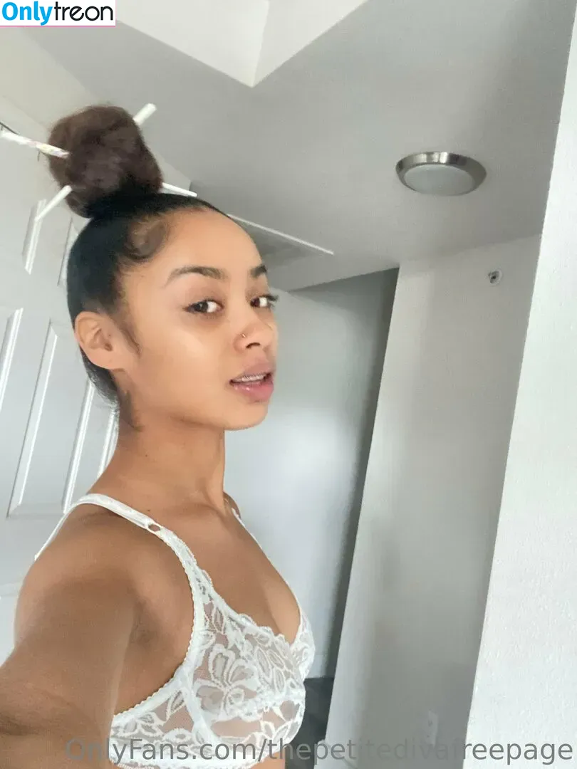 thepetitedivafreepage nude photo #0005 (the_jeneva)