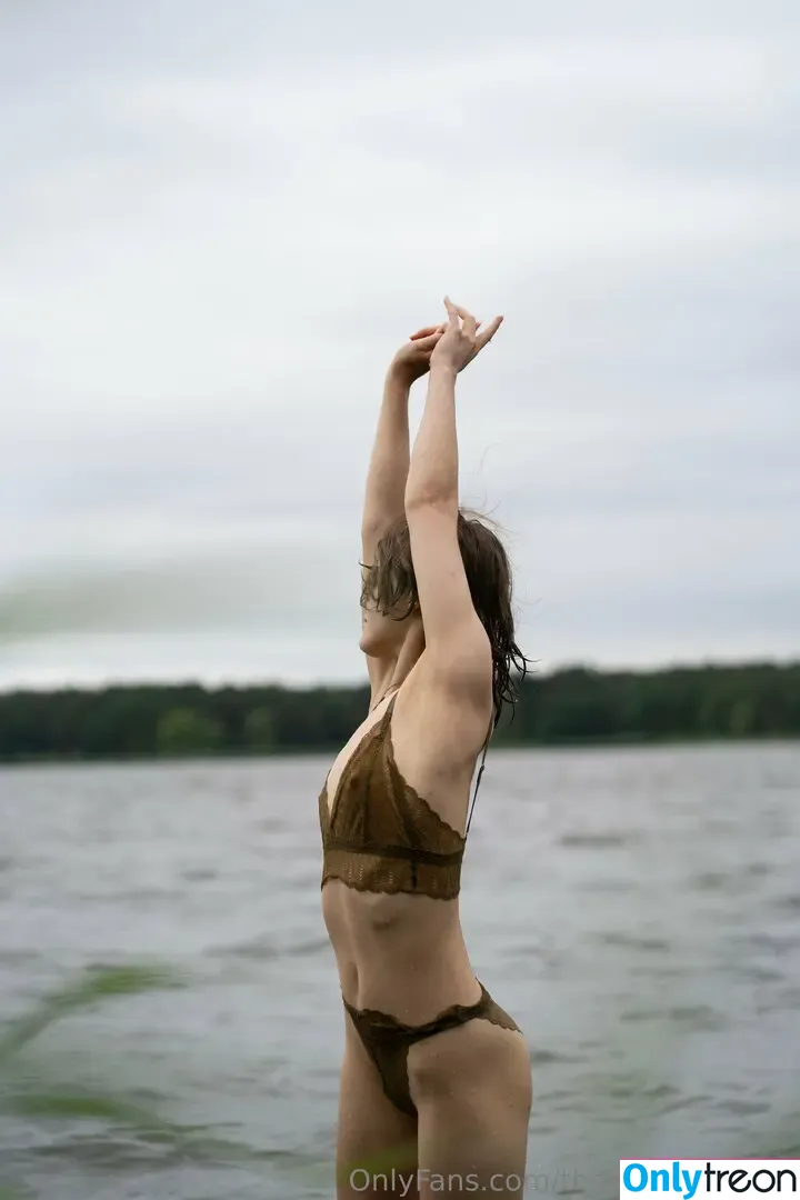 theplay_grapher nude photo #0005 (theplaygrapher._)