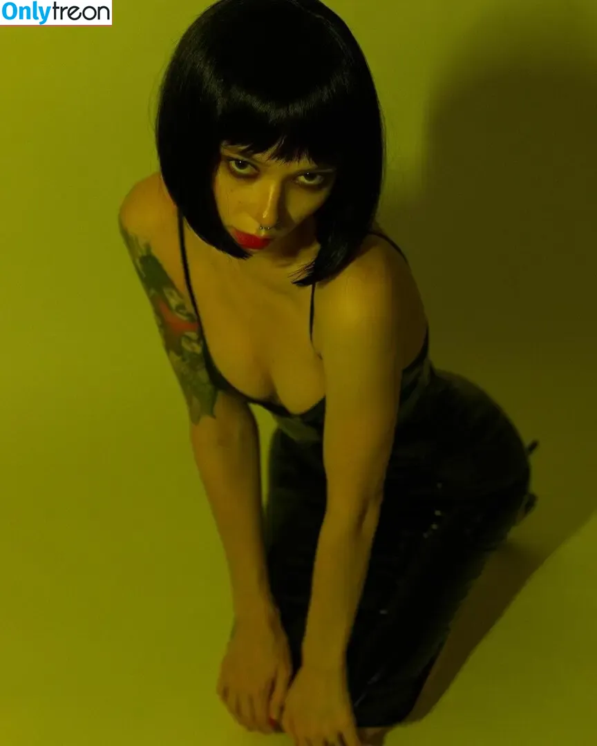 Theravenlissette nude photo #0021 (ravenkitten)
