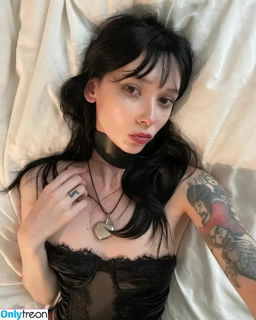 Theravenlissette nude photo #0035 (ravenkitten)