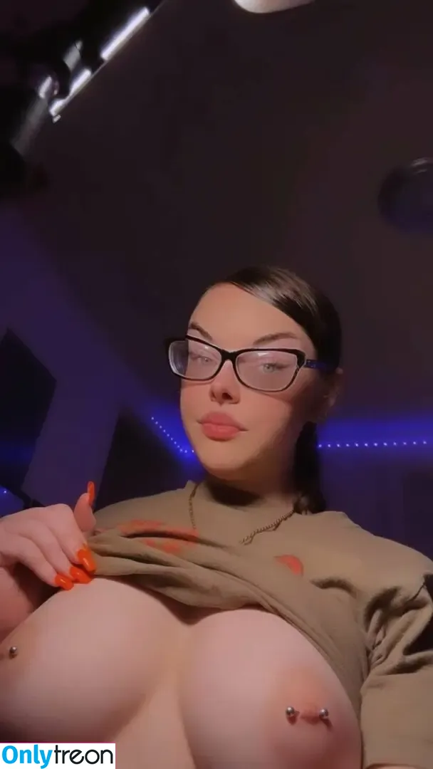 therealakayyy nude photo #0001 (therealakayyy)