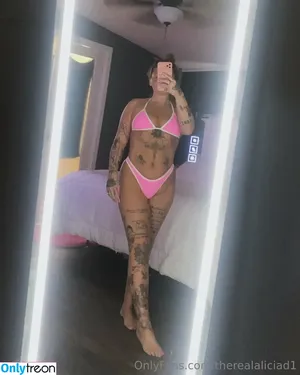 therealaliciad1 / aliciadaniellew nude photo #0045
