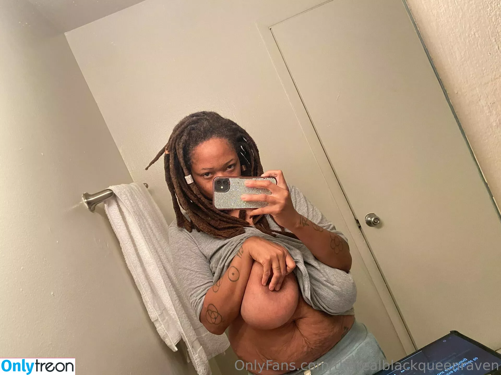 therealblackqueenraven nude photo #0034 (therealblaqqueen)