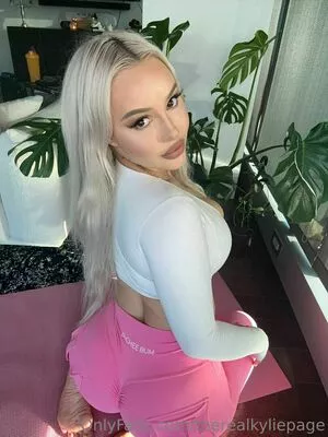 therealkyliepage / kyliepageofficial фото голая #0562