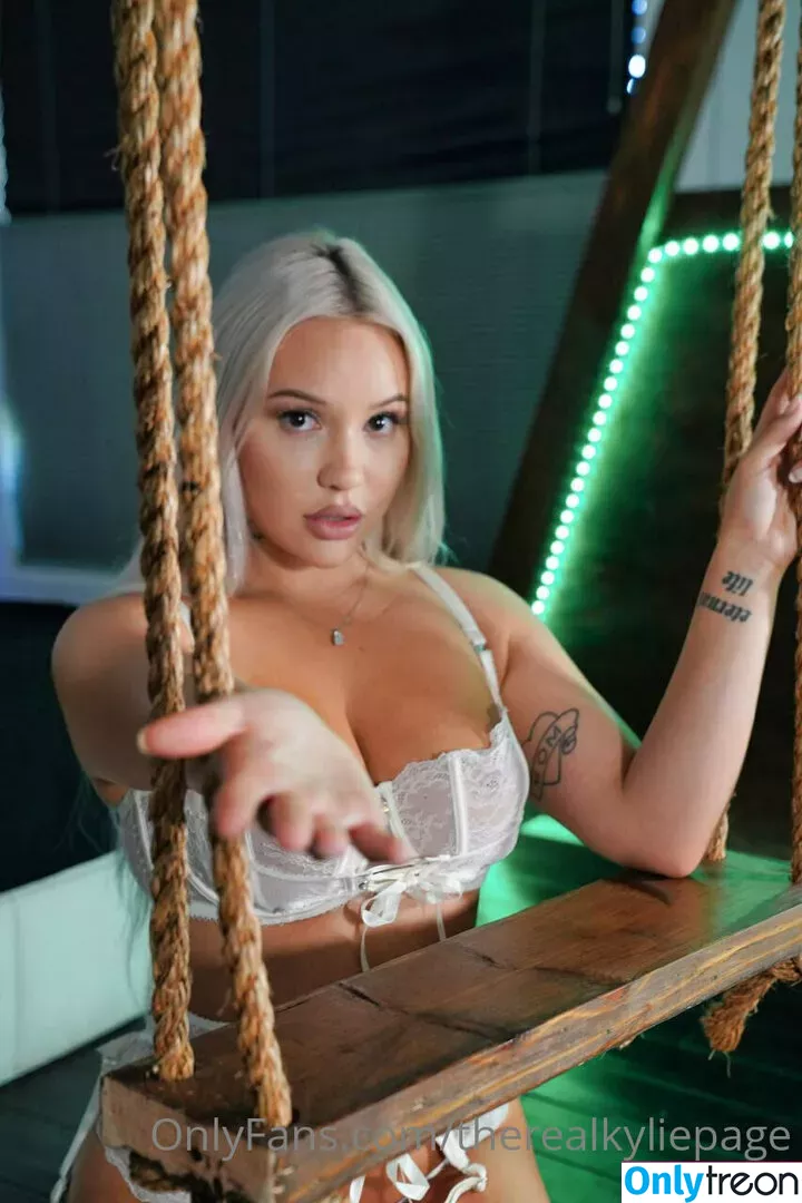 therealkyliepage nude photo #0036 (kyliepageofficial)