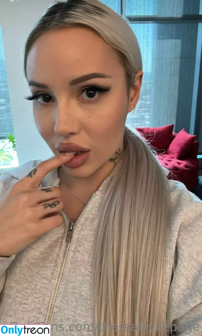 therealkyliepage nude photo #0260 (kyliepageofficial)