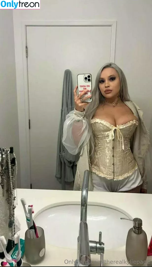 therealkyliepage nude photo #0372 (kyliepageofficial)