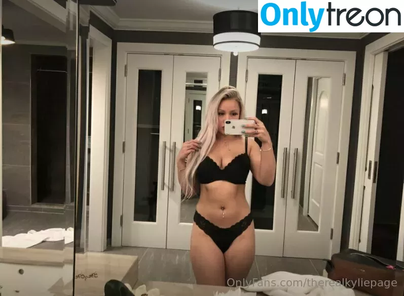 therealkyliepage nude photo #0413 (kyliepageofficial)