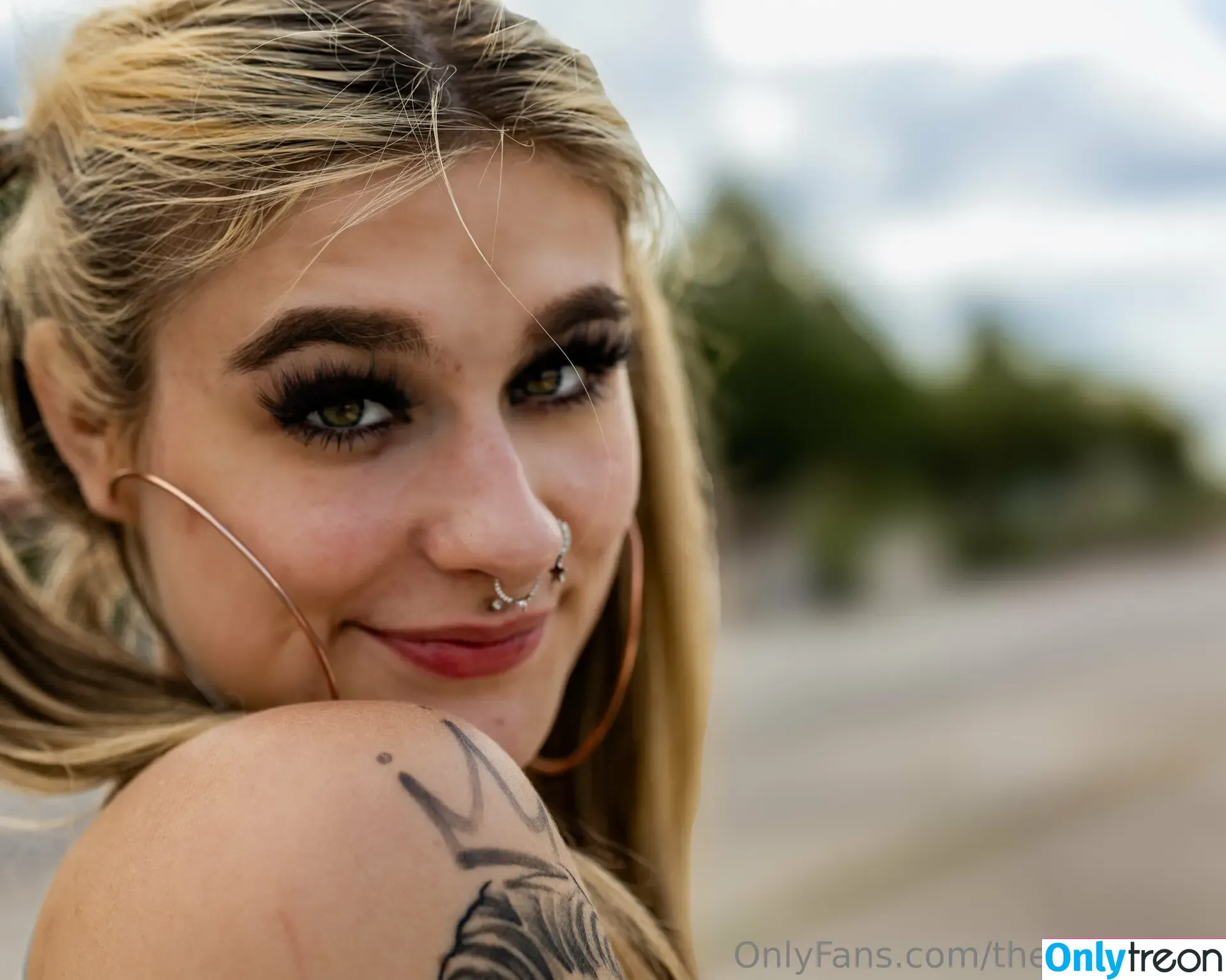 thereallivlust nude photo #0019 (thereallivlust)
