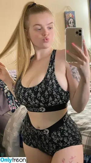 therealtayy / taylorjevaux / therealtayyyy1 nude photo #0016