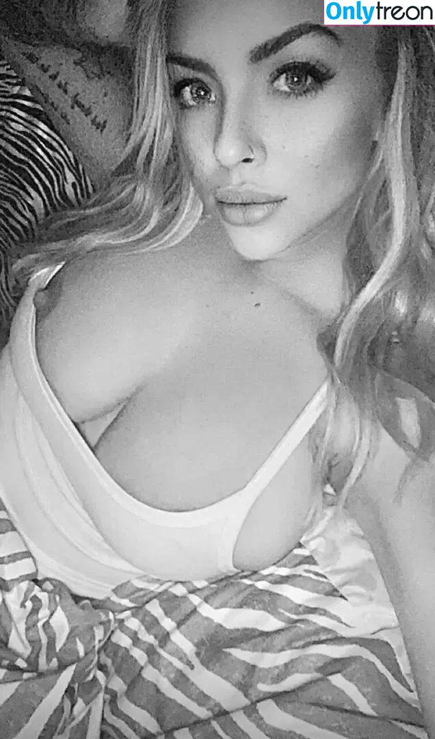 Theroxxyjean nude photo #0002 (ashley.belle.xo)