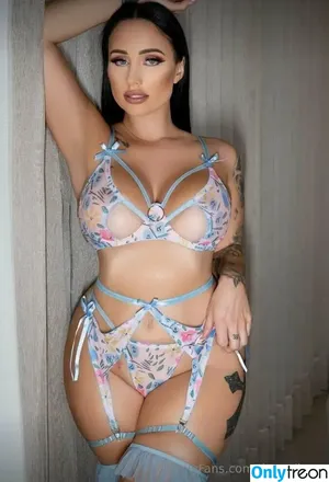 thesadierw / sadie_hotwife nude photo #0016