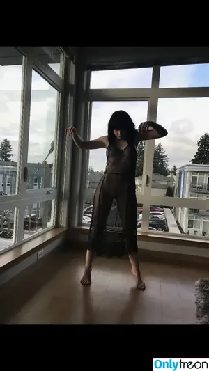 thestrawberrybutcher / SuzieSon / charlieisomething / mymotherfvckedmickjagger nude photo #0314