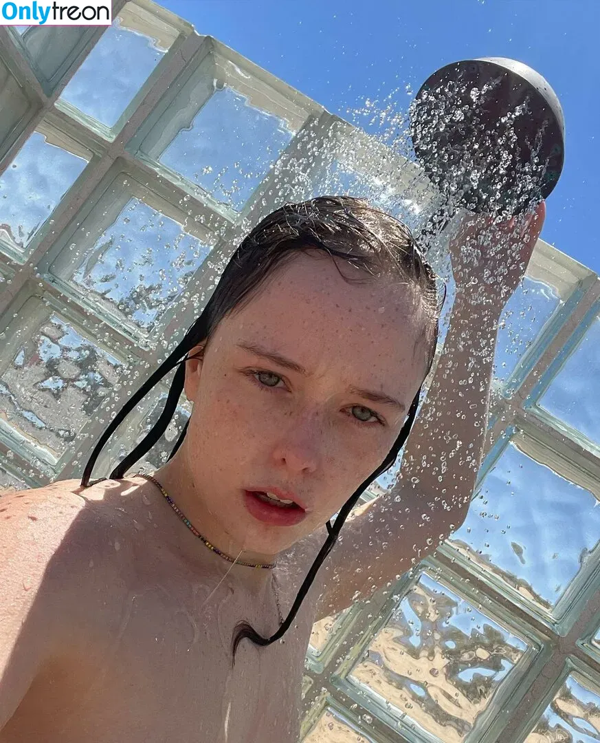 thestrawberrybutcher nude photo #0012 (SuzieSon / charlieisomething / mymotherfvckedmickjagger)