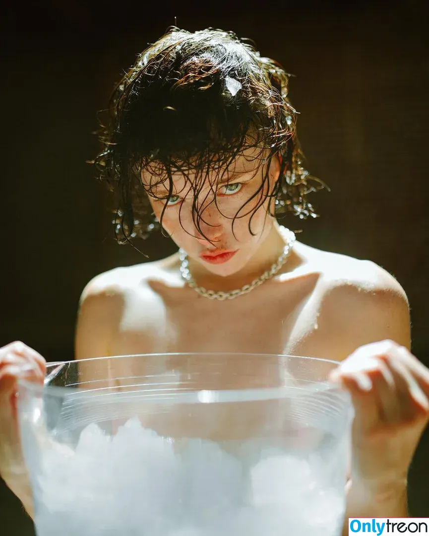 thestrawberrybutcher nude photo #0033 (SuzieSon / charlieisomething / mymotherfvckedmickjagger)