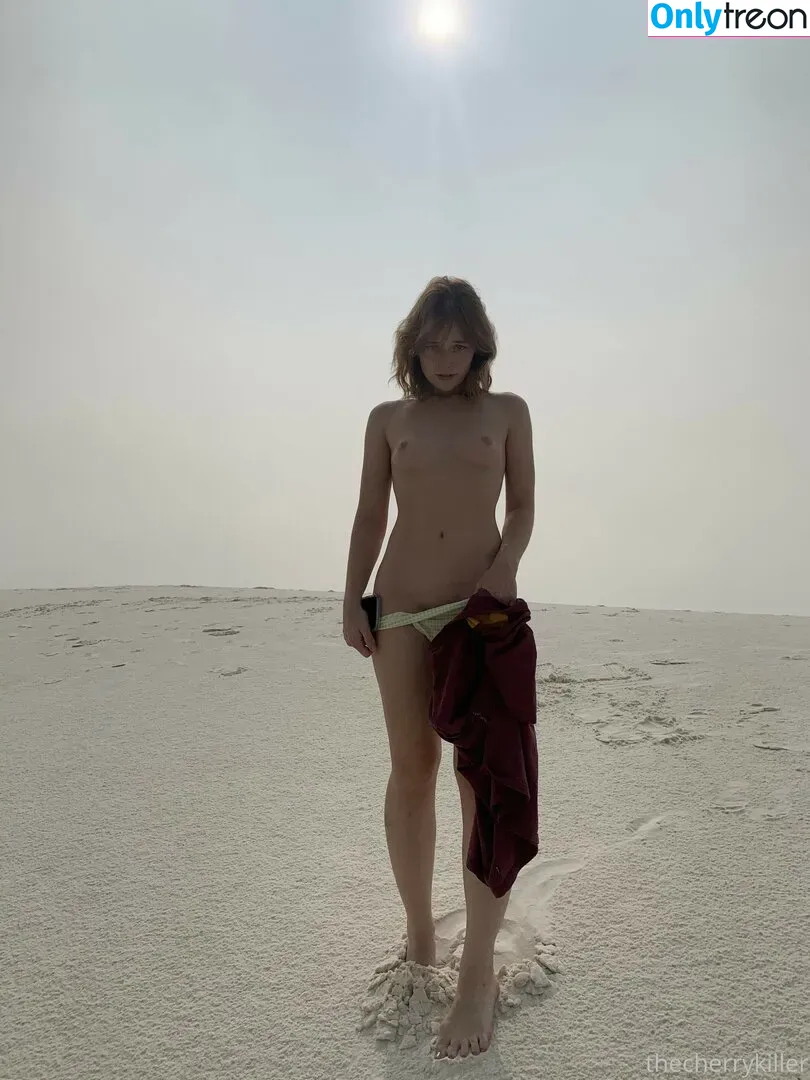 thestrawberrybutcher голая photo #0060 (SuzieSon / charlieisomething / mymotherfvckedmickjagger)