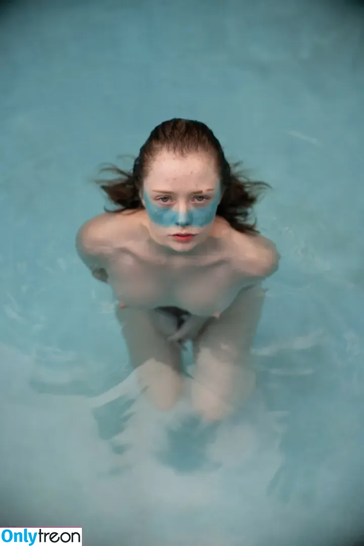 thestrawberrybutcher nude photo #0222 (SuzieSon / charlieisomething / mymotherfvckedmickjagger)