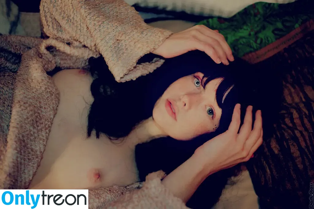 thestrawberrybutcher nude photo #0313 (SuzieSon / charlieisomething / mymotherfvckedmickjagger)