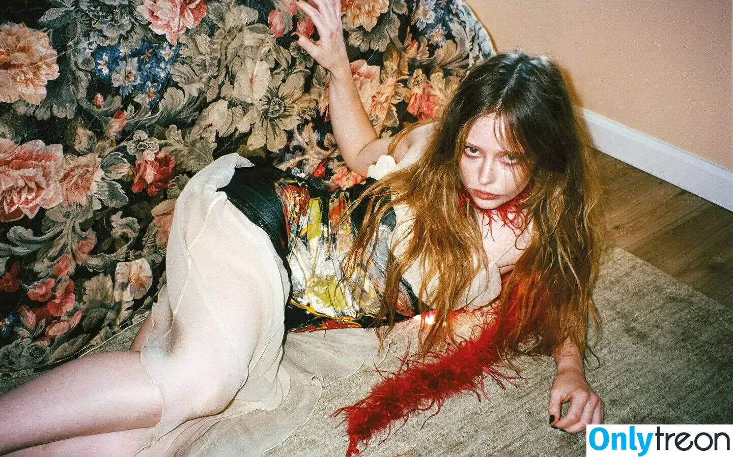 thestrawberrybutcher nude photo #0446 (SuzieSon / charlieisomething / mymotherfvckedmickjagger)