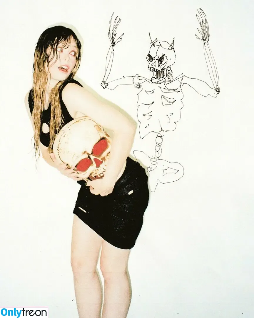 thestrawberrybutcher голая photo #0450 (SuzieSon / charlieisomething / mymotherfvckedmickjagger)