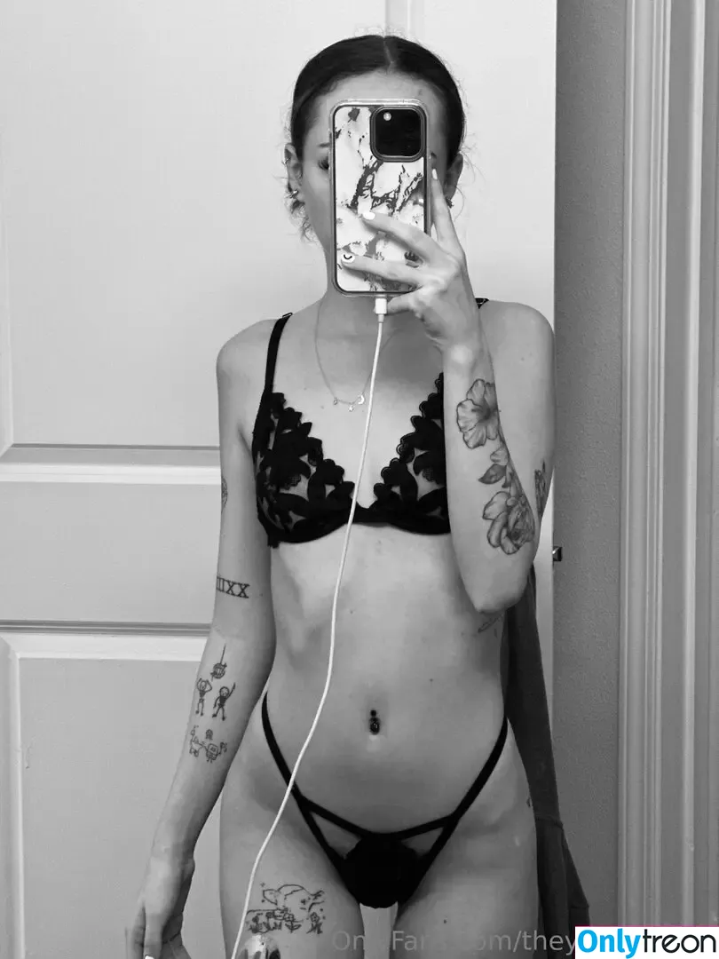 theyluvmaddie nude photo #0012 (theyluvmaddie)