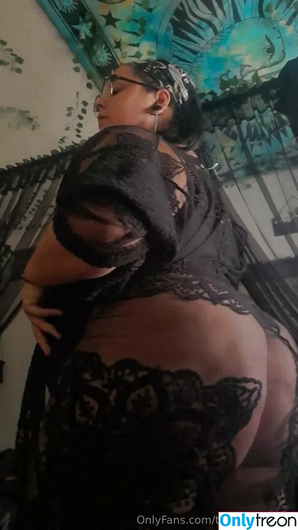 thiccmama13z nude photo #0144 (jez132219)
