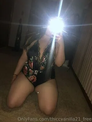thiccvanilla21_free / suziemay212 nude photo #0071