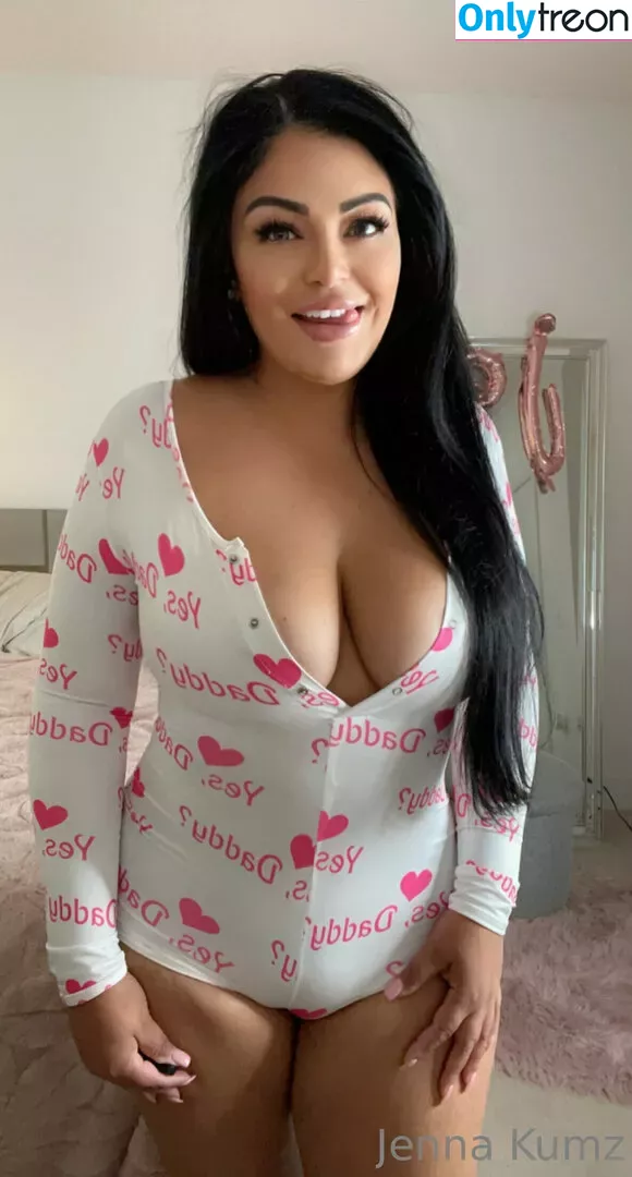 thickbaddie_jenna nude photo #0183 (thickbaddieee__)