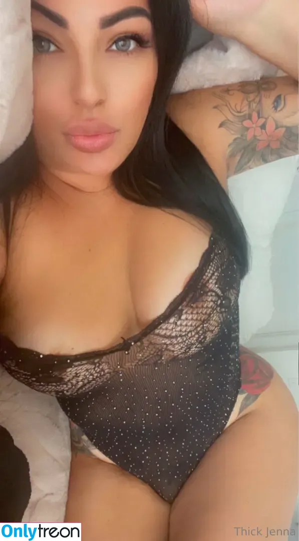 thickbaddie_jenna nude photo #0404 (thickbaddieee__)