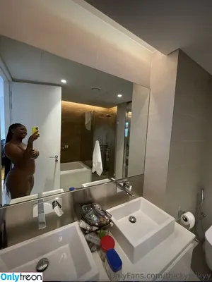 Thickymikyy / mikaelajanalyn nude photo #0002