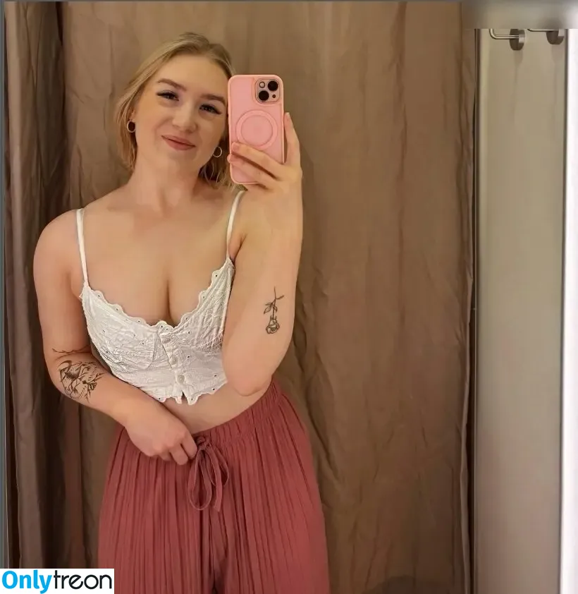 thinkrosy / Sarah nude photo #0001 (itssarahhoskins)