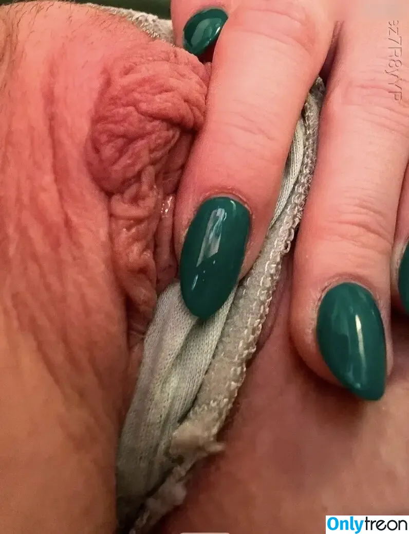 thinkrosy / Sarah nude photo #0008 (itssarahhoskins)