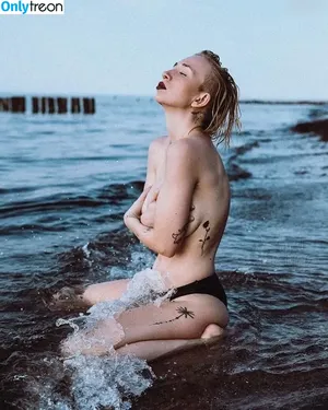  nude photo #0001