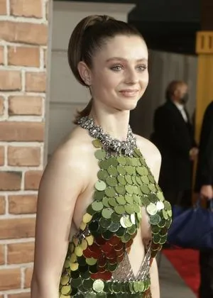 Thomasin Mckenzie / mackzjoness / thomasin.mckenzie фото голая #0013