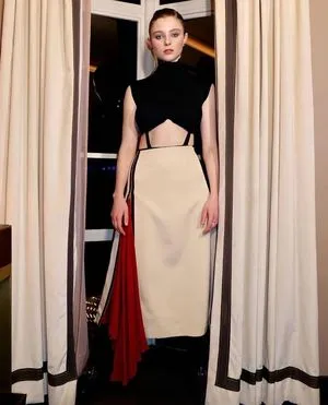 Thomasin Mckenzie / mackzjoness / thomasin.mckenzie фото голая #0024
