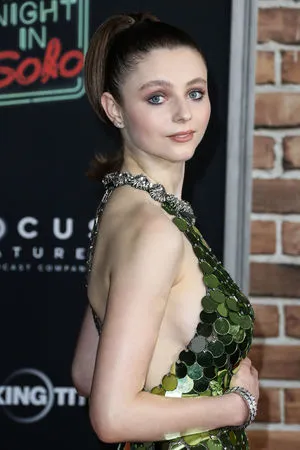 Thomasin Mckenzie / mackzjoness / thomasin.mckenzie фото голая #0047