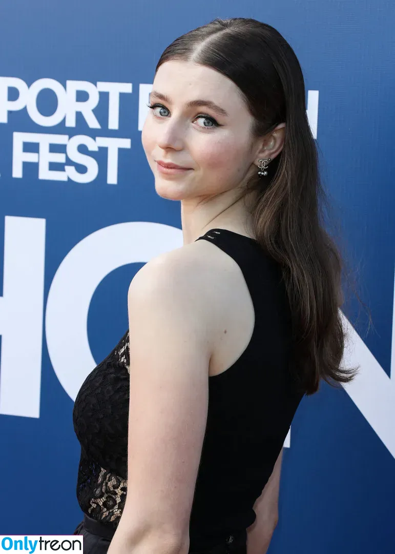 Thomasin Mckenzie голая photo #0069 (mackzjoness / thomasin.mckenzie)