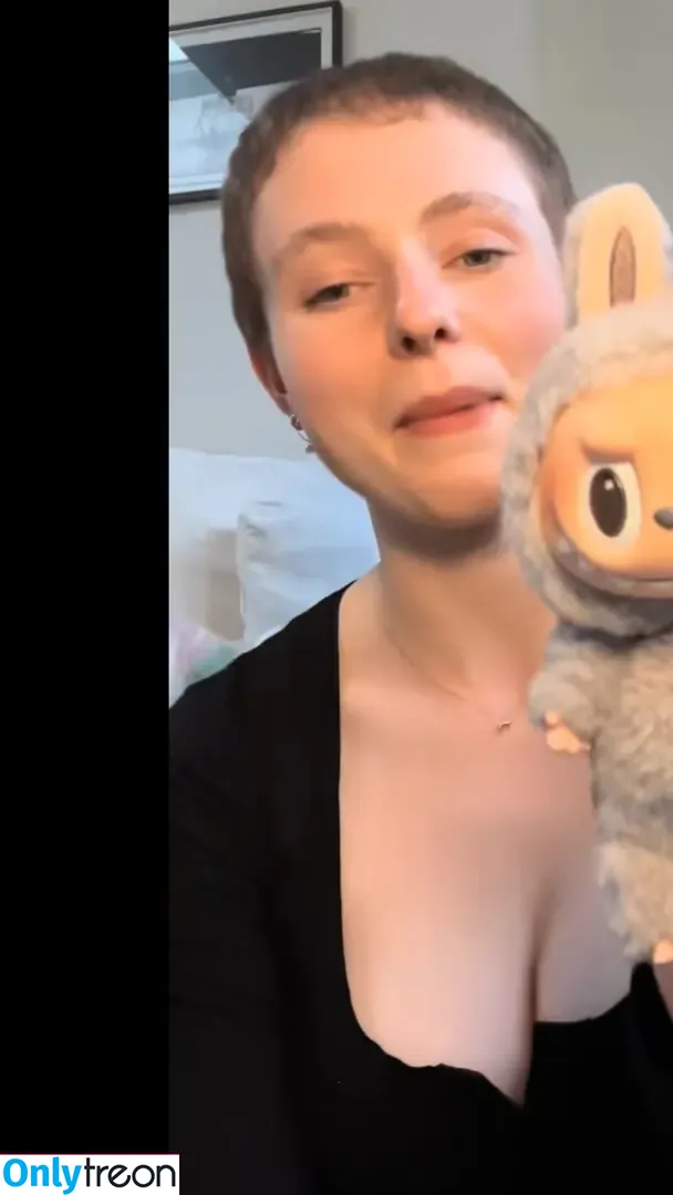 Thomasin Mckenzie nude photo #0301 (thomasin.mckenzie)
